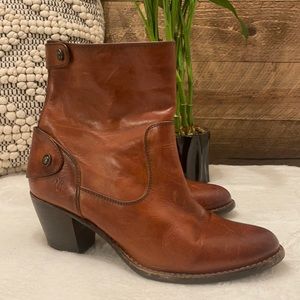 Frye Melissa Button Back zip up booties cognac size 9